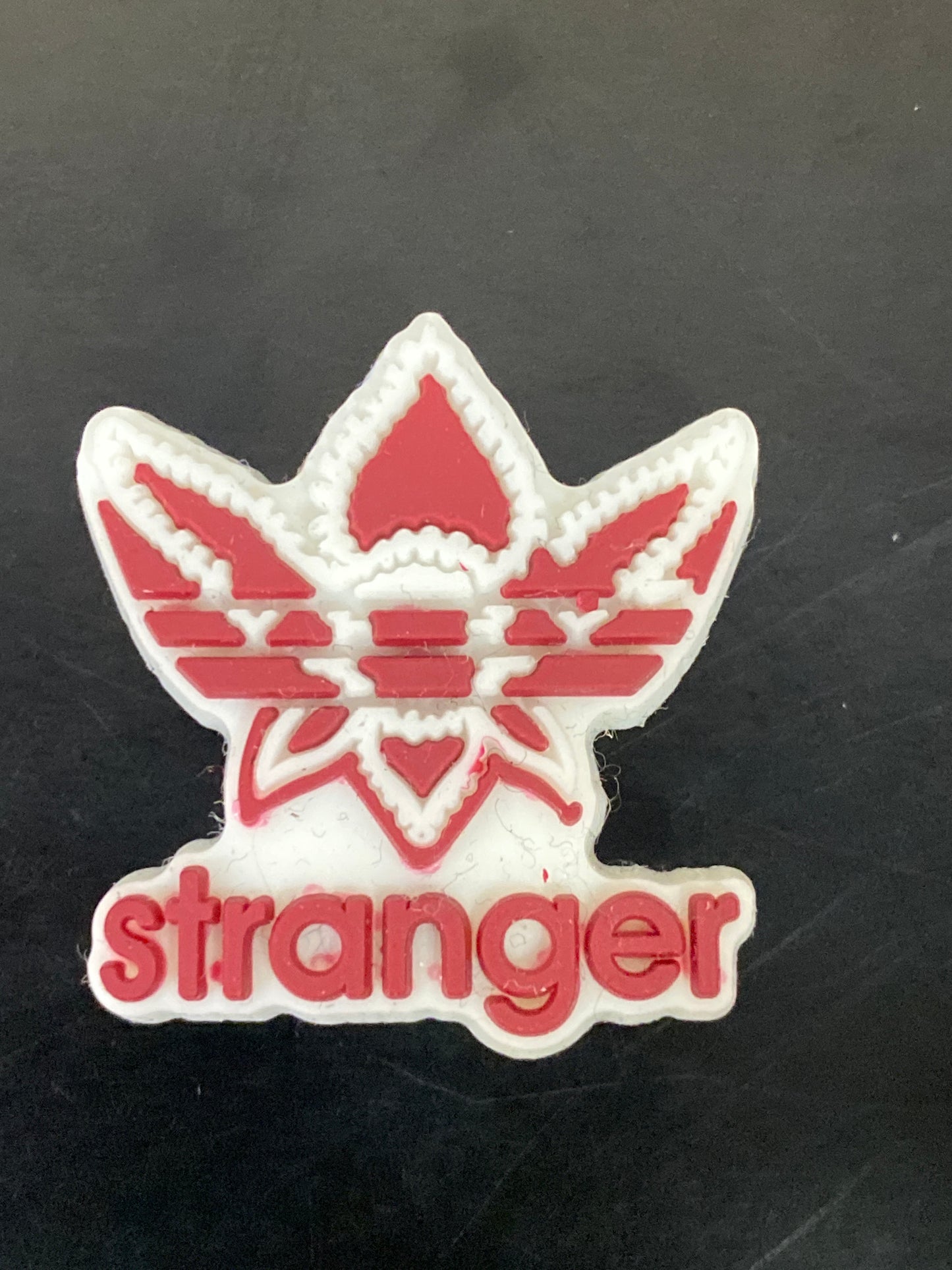 LOGO STRANGER WINE COLOR