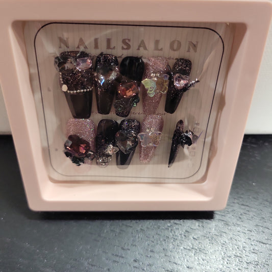 NOTW-NAIL-UJ180044