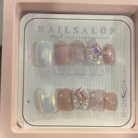 NOTW-NAIL-UJ130370