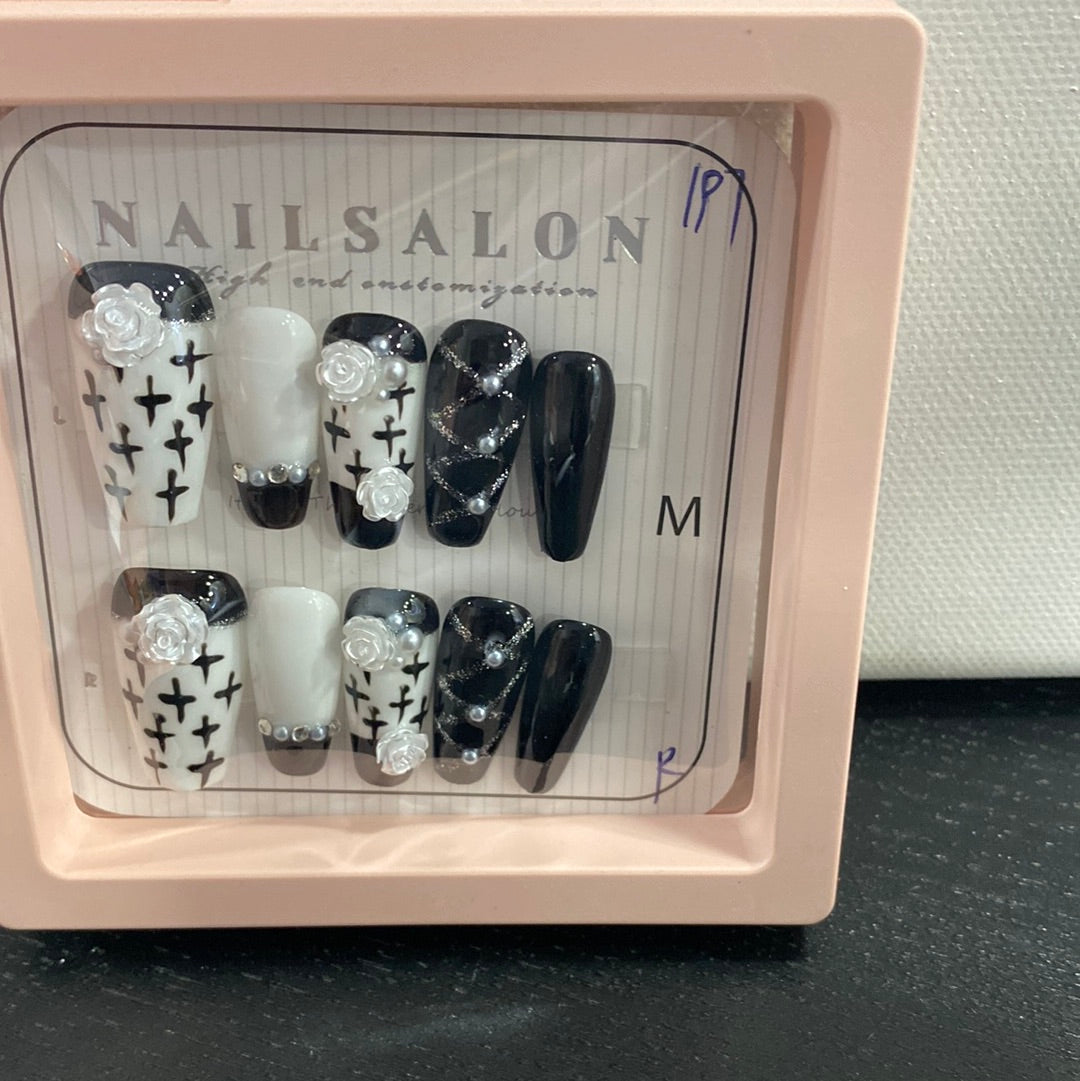 NOTW-NAIL-UJ197