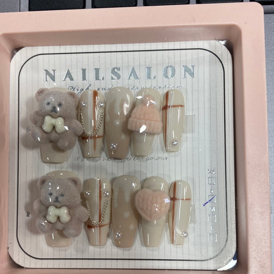 NOTW-NAIL-UJ150402