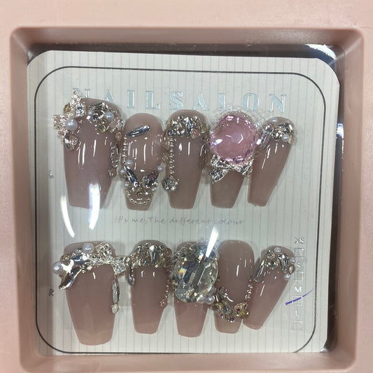 NOTW-NAIL-UJ150429