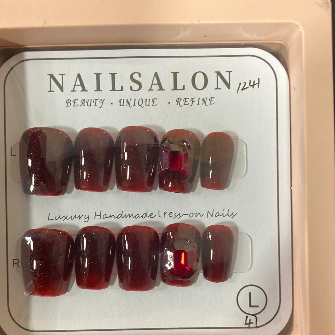 588 NICOLE NAIL