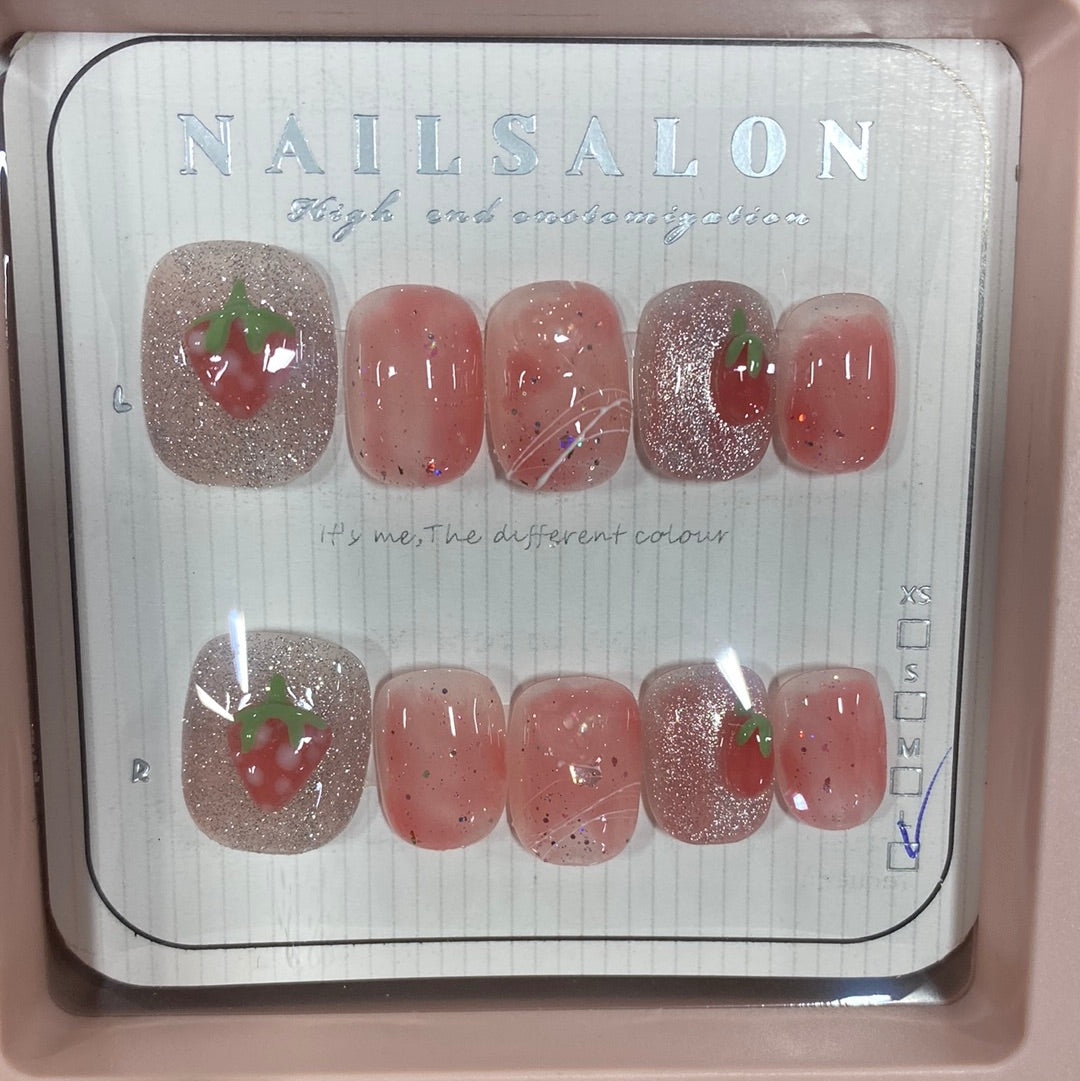 NOTW-NAIL-UJ130725