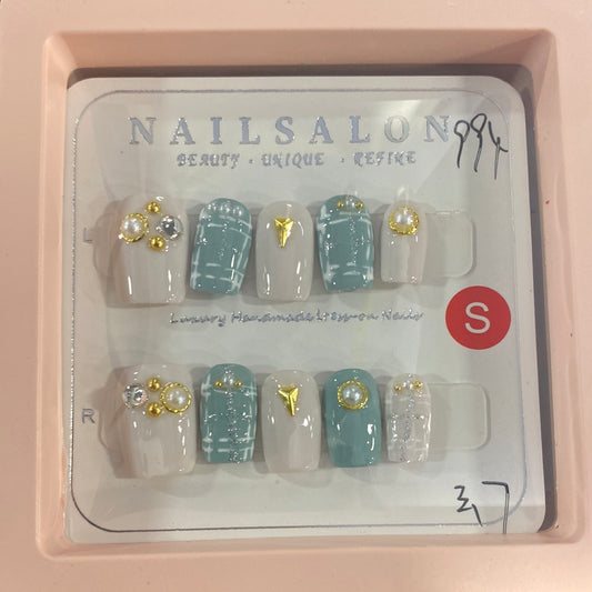 NOTW-NAIL-UJ994