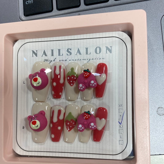 NOTW-NAIL-UJ150375
