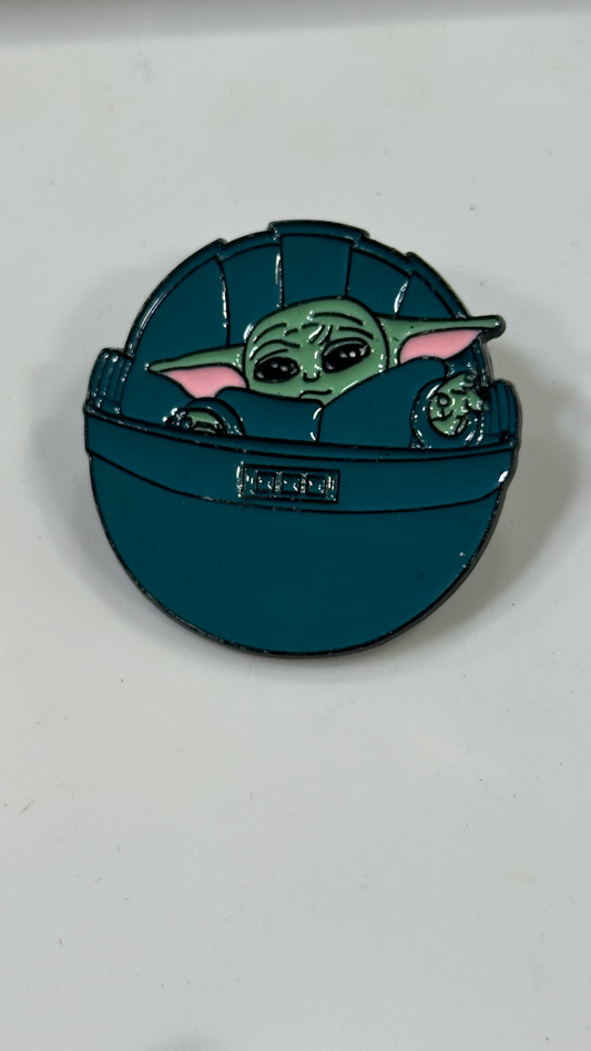 Metal Pin - Baby Yoda İn a Blue Round box